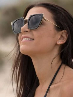 Dollboxx Camilla - Black Sunglasses 15 Dollboxx Camilla - Black Sunglasses -Dollboxx Import Shop Camilla Black Sunglasses Sunglasses dollboxx 4 8d7f6726 08d4 4035 97aa 45cfbcec77c9