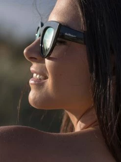 Dollboxx Chloe - Black Pink Rose Sunglasses 16 Dollboxx Chloe - Black Pink Rose Sunglasses -Dollboxx Import Shop Chloe Black Pink Rose Sunglasses Sunglasses dollboxx 5 0b201127 e1d3 476b a367 48ff5a738368