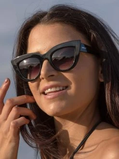 Dollboxx Chloe - Black Sunglasses -Dollboxx Import Shop Chloe Black Sunglasses Sunglasses dollboxx 3 697fab0a 64a0 4a13 ac30 df8388fdd784