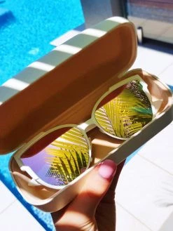 Dollboxx Slay White Luxe - Rose Gold Sunglasses 44 Dollboxx Slay White Luxe - Rose Gold Sunglasses -Dollboxx Import Shop Slay White Luxe Rose Gold Sunglasses Sunglasses dollboxx 22 d1f6bbcf 33e6 4c66 82c0 fabf607e2c46