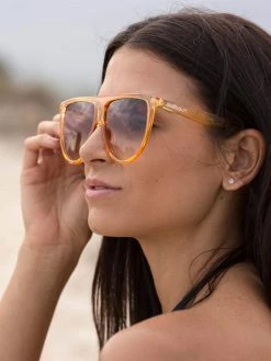 Dollboxx Stella - Clear Gold Sunglasses -Dollboxx Import Shop Stella Clear Gold Sunglasses Sunglasses dollboxx 5 98fbeabe e020 4c05 b29d b7b5a50cf334