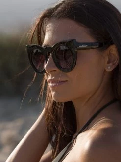 Dollboxx Tammy - Black Sunglasses 25 Dollboxx Tammy - Black Sunglasses -Dollboxx Import Shop Tammy Black Sunglasses Sunglasses dollboxx 8 1a1a78a4 05cf 4f3f 8d66 c0b66ddb6629