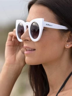 Dollboxx Tammy - White Sunglasses -Dollboxx Import Shop Tammy White Sunglasses Sunglasses dollboxx 16 67b164bf e668 4edf 9df5 ff4cc9bcebfd