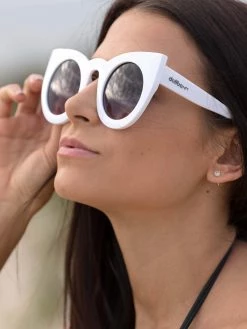 Dollboxx Tammy - White Sunglasses -Dollboxx Import Shop Tammy White Sunglasses Sunglasses dollboxx 18 8d7991b6 f225 4901 8cf0 fe17d034cb40