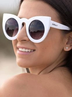 Dollboxx Tammy - White Sunglasses -Dollboxx Import Shop Tammy White Sunglasses Sunglasses dollboxx 19 4cef2607 bcb4 45a5 a4d6 e59f85b36290