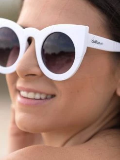 Dollboxx Tammy - White Sunglasses -Dollboxx Import Shop Tammy White Sunglasses Sunglasses dollboxx 5 d55d208e ae5e 433b 97ba 1cf08d3ec562