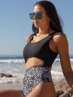 Dollboxx Tori One Piece - Monochrome 43 Dollboxx Tori One Piece - Monochrome -Dollboxx Import Shop Tori One Piece Monochrome Swimwear dollboxx 19 4c75d9ab ea1c 485a 8d78 26492b69b292