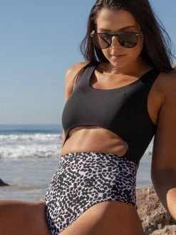 Dollboxx Tori One Piece - Monochrome 46 Dollboxx Tori One Piece - Monochrome -Dollboxx Import Shop Tori One Piece Monochrome Swimwear dollboxx 22 fd748e2c a0af 4bf6 a62e 2502a069e94d