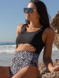 Dollboxx Tori One Piece - Monochrome 47 Dollboxx Tori One Piece - Monochrome -Dollboxx Import Shop Tori One Piece Monochrome Swimwear dollboxx 23 8794e896 b69c 4dad a3c1 93b7ac9429e2